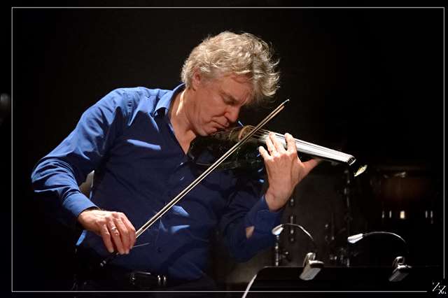 NIK_13170 Didier Lockwood - Violons Barbares - Guo Gan 09-12-2015 (Zz)  (p).jpg